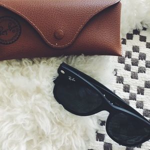Ray Ban Matte Black Wayfarer Sunnies